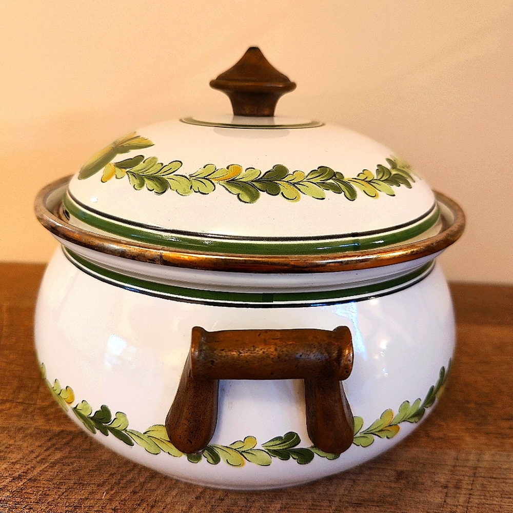 Vintage ASTA Enamelware Pot 7”